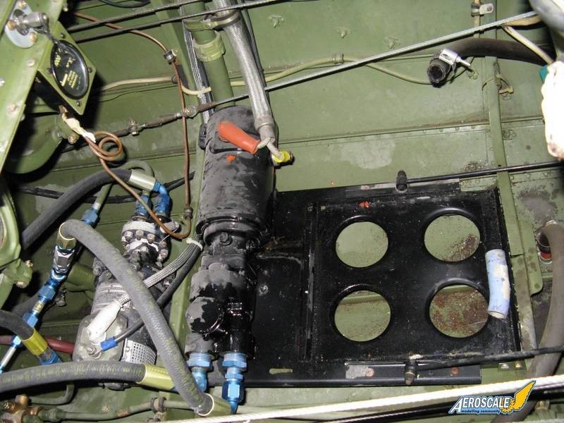 P-40E hydraulic system