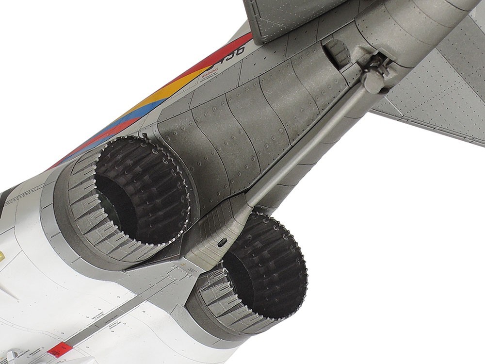 The high mobility J79-GE engines include realistic renderings of nozzle interiors.